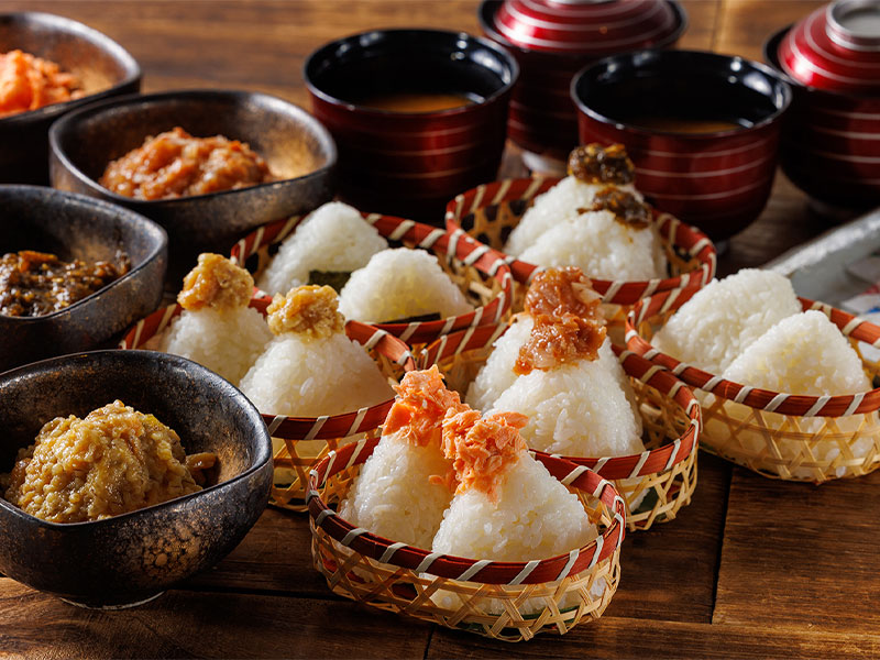 In November, we are in the “Kamizuki Moon” mountain area, and the local food and food areas are attractive.
