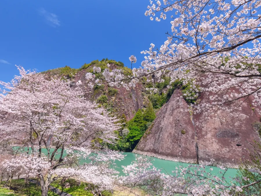 古座川一枚岩