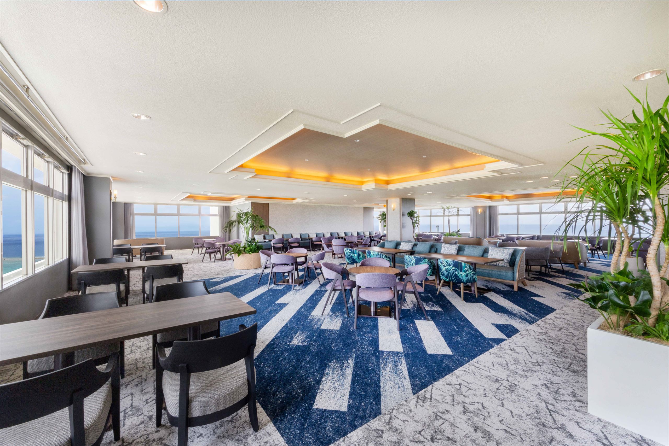 グランドメルキュール沖縄残波岬リゾート】太陽に煌めく残波岬の透明な