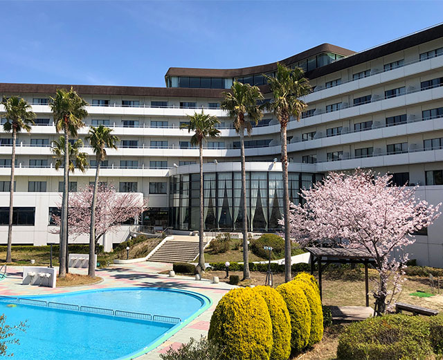 ホテル自慢の桜並木